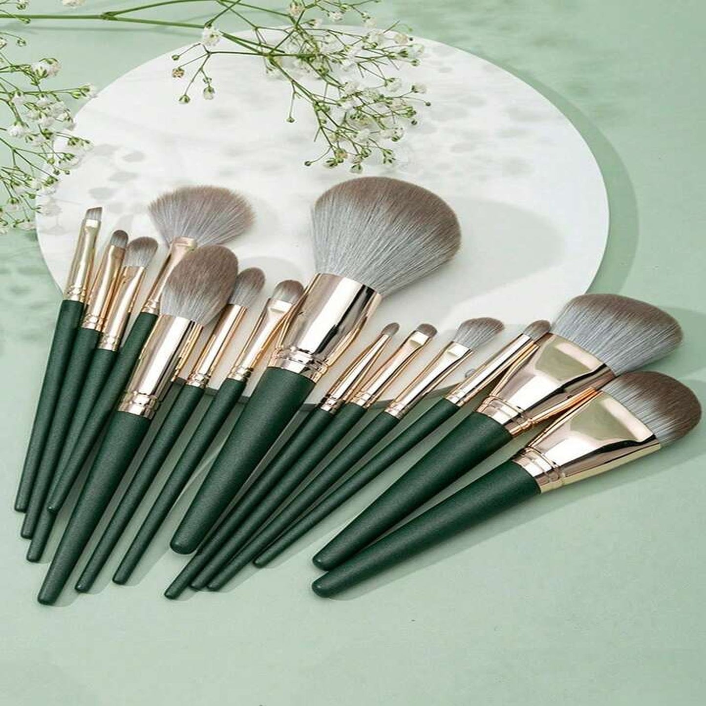 Premium 13-Piece Emerald Green Makeup Brush Set with Roll-Up Pouch